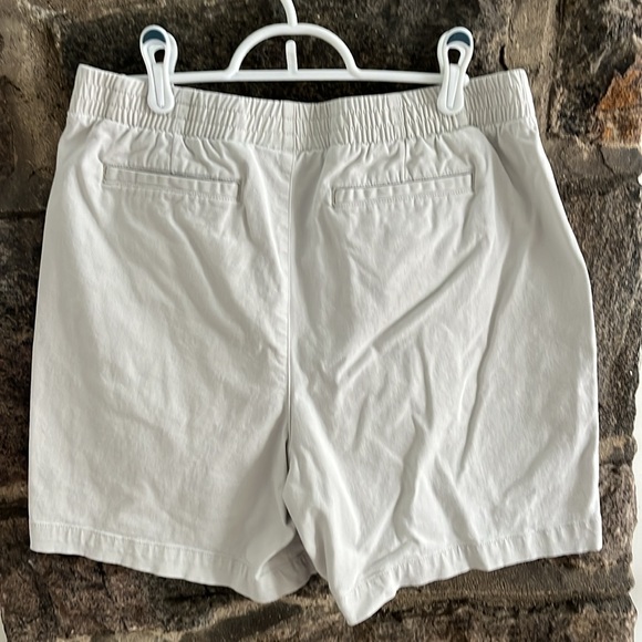 SIZE 10 LANDS END MID RISE KHAKI SHORTS. PULL -ON ELASTIC WAIST WITH 4 POCKETS - Picture 2 of 2